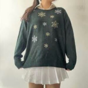 Croft & Barrow Dark Green Sweater with Snowflake Accents